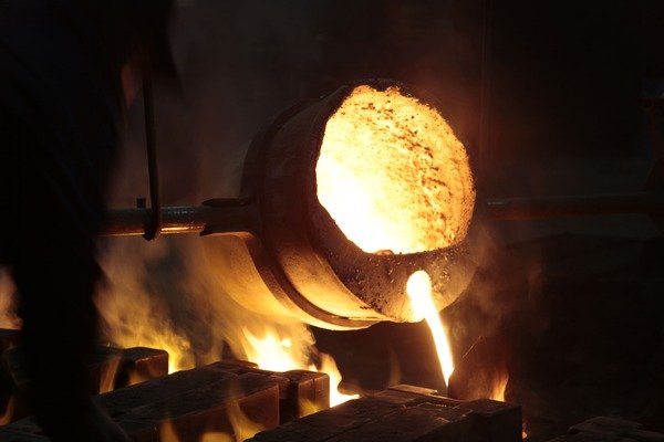 -casting-pouring